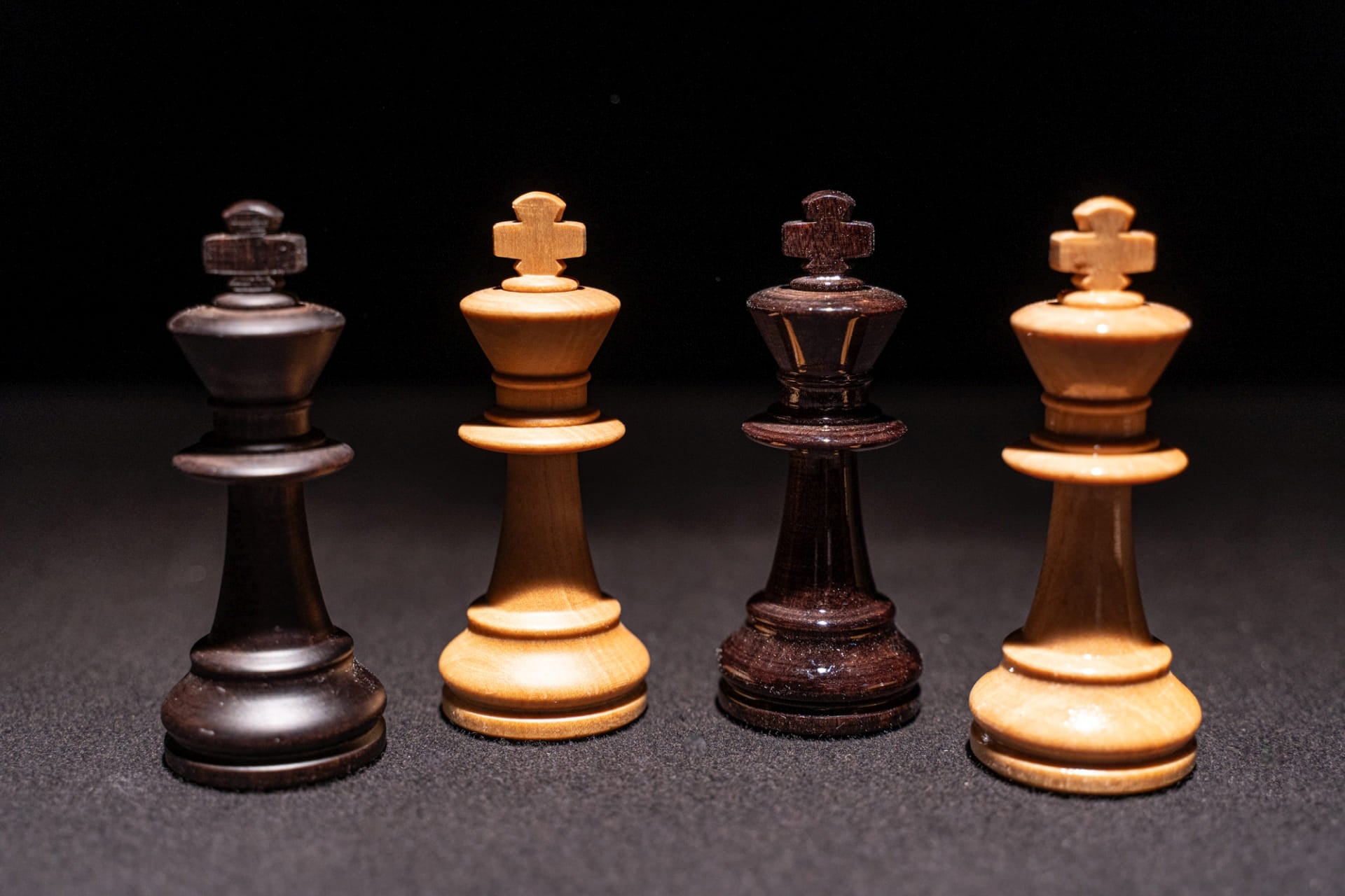 Könige des Figurensatzes Vanas in matt und glänzend