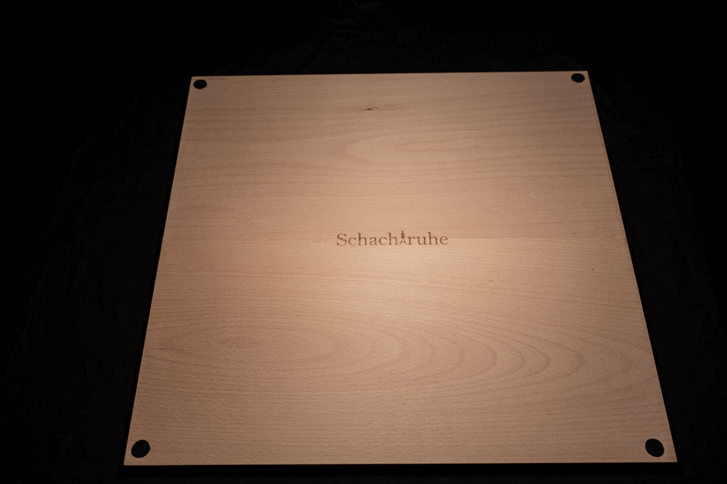 Rückseite des Schachbretts Rokko mit eingraviertem Schachtruhe-Logo