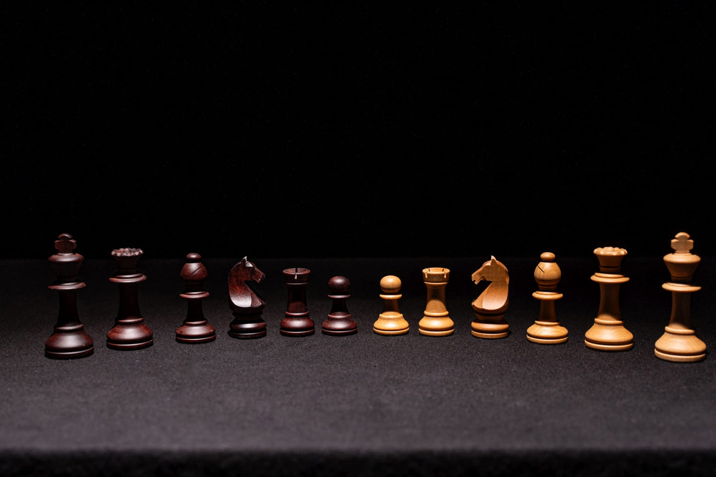 Figuren des Schachspiels Baltaraz in matt