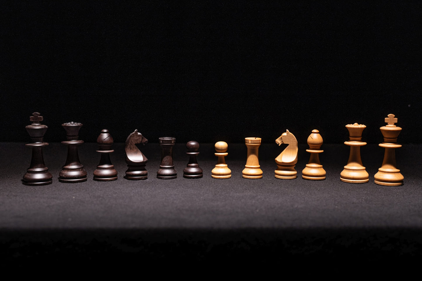 Figuren des Schachspiels Marisapo in matt