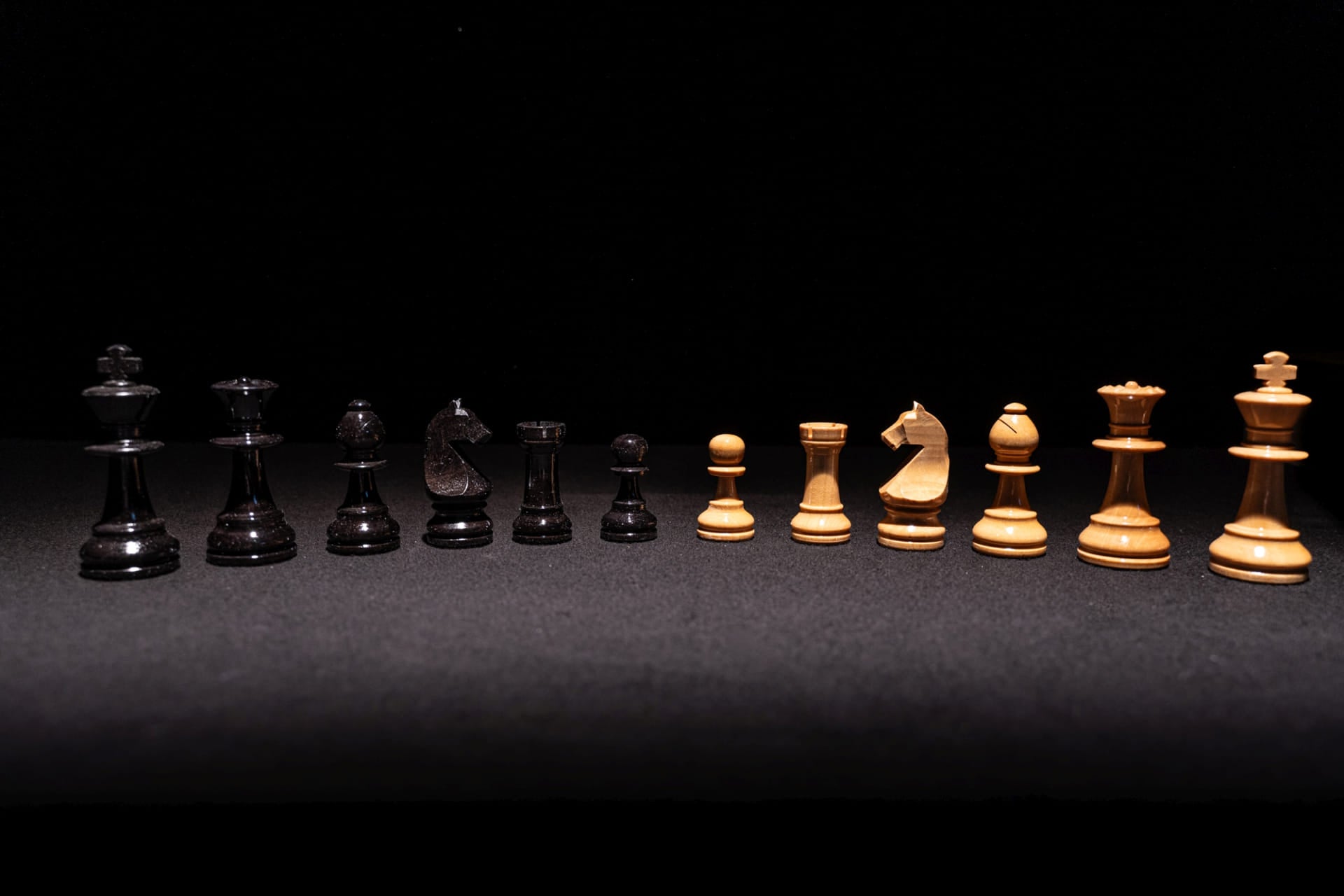 Figuren des Schachspiels Zilata in glänzend